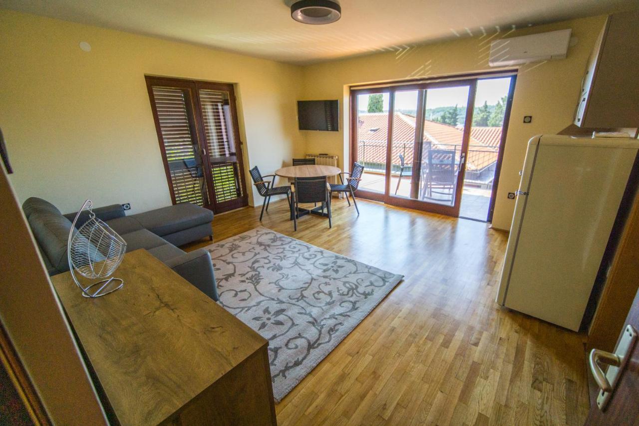 Apartments Sara 7, 8, 9 포르토로즈 외부 사진