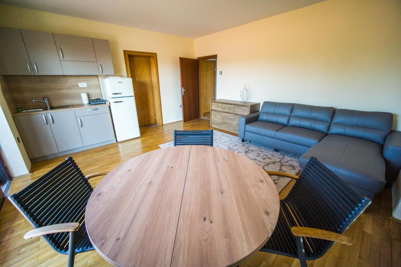 Apartments Sara 7, 8, 9 포르토로즈 외부 사진
