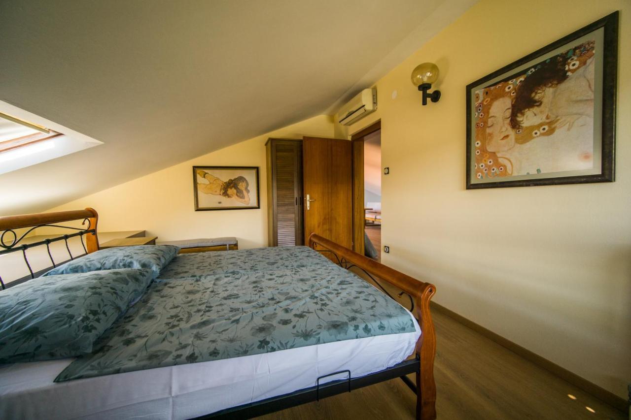 Apartments Sara 7, 8, 9 포르토로즈 외부 사진
